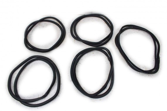 VW ID4 USZCZELKA DRZWI...