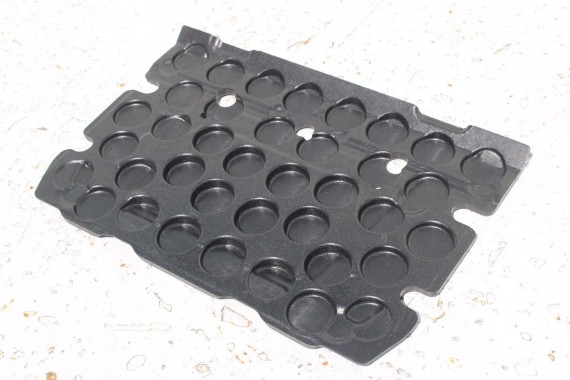 BMW i8 l12 WYKOŃCZENIE BAGAŻNIKA 7403714 51477403714  TYLNA TYŁ BAGAŻNIKA czarna Kształtka pokrywy serwisowej 7403714 7403714