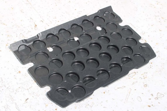 BMW i8 l12 WYKOŃCZENIE BAGAŻNIKA 7403714 51477403714  TYLNA TYŁ BAGAŻNIKA czarna Kształtka pokrywy serwisowej 7403714 7403714