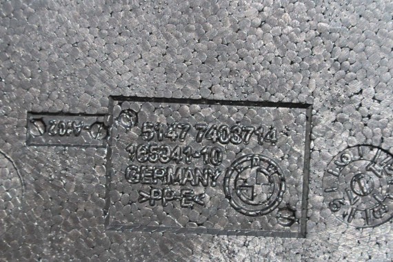 BMW i8 l12 WYKOŃCZENIE BAGAŻNIKA 7403714 51477403714  TYLNA TYŁ BAGAŻNIKA czarna Kształtka pokrywy serwisowej 7403714 7403714