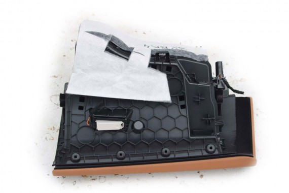 BMW 4 CABRIO F33 SCHOWEK KONSOLI PASAŻERA 9228283 LCi F30 F31 F32 M3 F80 F81 4 M4 9228283 51169228283 9228283 9228283 9228283