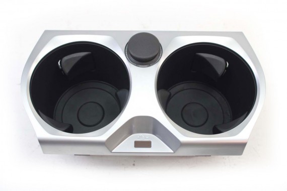 BMW 8 G16 UCHWYT NA KUBEK...