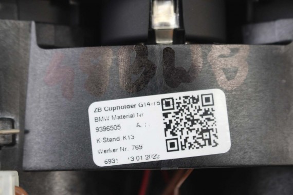 BMW 8 G16 UCHWYT NA KUBEK 9396505 LCi 9396505 przód przedni 51169396505 9396505 9396505 9396505 CUPHOLDER 51169396505 9396505