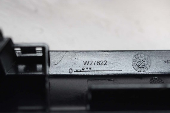 BMW iX WLOT tył 9490596 iX xDrive50 64229490596 kratka wlotu świeżego powietrza tylna 9490595 64229490595 9490594 64229490594 iX