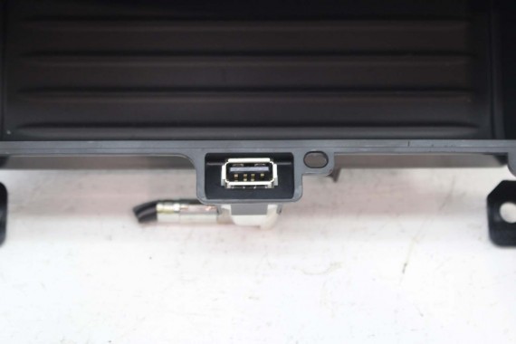 BMW 5 G30 SCHOWEK TUNELU 6819878 51166819878 konsola środkowa dekor 51168323400 dekory listwy 8323400 9391272 9391273 6819878