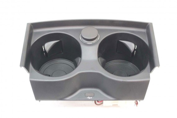 BMW 5 G30 UCHWYT NA KUBEK...