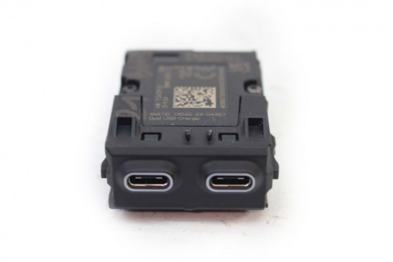 BMW 5 G60 USB 5A8D637 PORT...