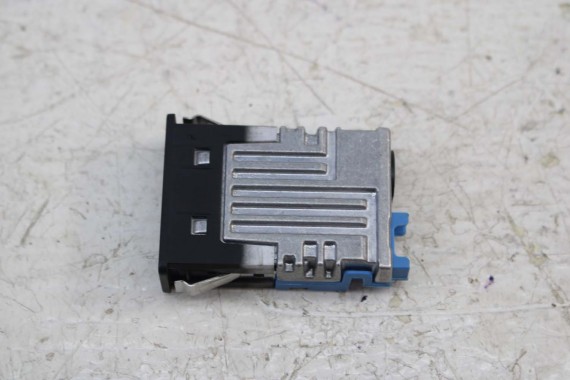BMW 5 G30 PORT USB PRZYŁĄCZE gniazdo 8711939 X1 F48 F45 F46 MINI F54 F55 F56 F57 F60 84108711939 84105A21B76 8794158 8711939