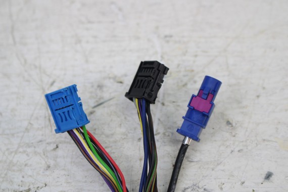 BMW 2 U06 LUSTERKO DRZWI LEWE 18 + 1 pin zewnętrzne 18 pinów + kamera kabli fotochrom Kolor A96 Biały ACTIVE TOURER