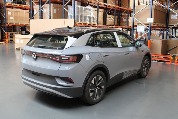 VW ID4 Pro SCHOWEK KONSOLI 11B858114 PASAŻERA KONSOLA PULPIT DESKA ROZDZIELCZA KOKPIT PULPIT LISTWA WYKOŃCZENIE