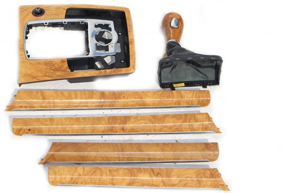 AUDI Q7 LISTWY OZDOBNE...