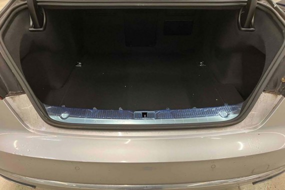 AUDI A8 PAS BAGAŻNIKA 4H0863471 TAPICERKA 4H0863471C 4H0863471D kolor soul czarny  4H0863471 4H D4 bagażnik tapicerka 4H0863471