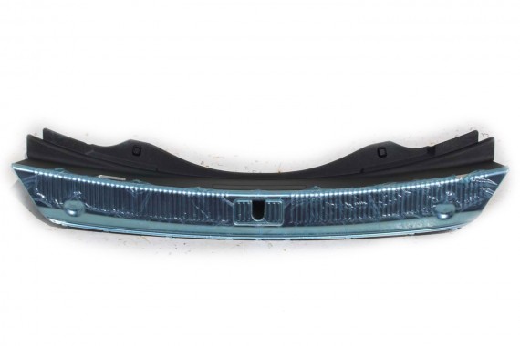 AUDI A8 PAS BAGAŻNIKA...