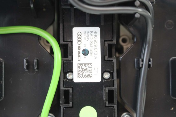 AUDI A8 LAMPKA OŚWIETLENIE PODSUFITKI 4H0947135N 4H0 947 135 N Kolor: ET1 - kryształowo srebrny 4H0947135N 4H0947135N 4H0947135N