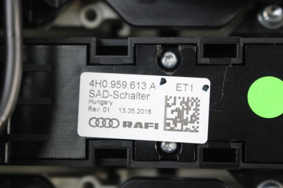 AUDI A8 LAMPKA OŚWIETLENIE PODSUFITKI 4H0947135N 4H0 947 135 N Kolor: ET1 - kryształowo srebrny 4H0947135N 4H0947135N 4H0947135N