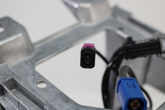 BMW X1 F48 PODŁOKIETNIK 1264489 1296887 1296887 51 16 6835214 51 16 9317568 51 16 6835208 skóra kolor czarny + indukcja 6835214