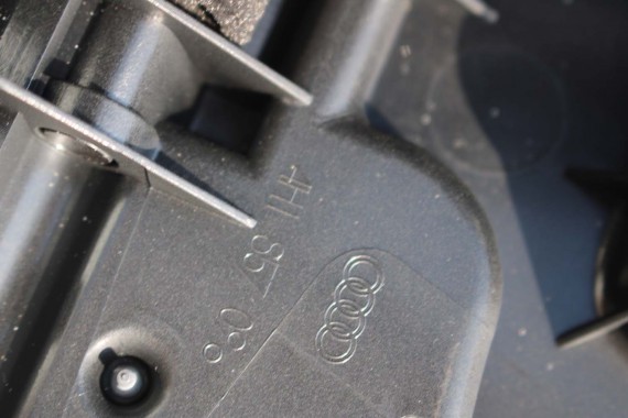 AUDI A8 SCHOWEK KONSOLI PASAŻERA 4H1857096J 24A 4H1 857 096 J 24A - czarny (soul) D4 4H1857096E 4H1857096J 4H1857096E 4H1857096J