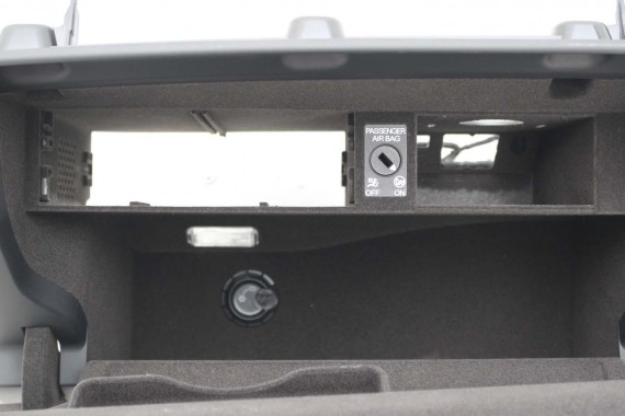 AUDI A8 SCHOWEK KONSOLI PASAŻERA 4H1857096J 24A 4H1 857 096 J 24A - czarny (soul) D4 4H1857096E 4H1857096J 4H1857096E 4H1857096J