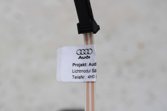 AUDI A8 LISTWA PROGOWA 4H1867271F 4H1867272F WEWNĘTRZNA SŁUPEK A dolny podświetlana 4H1867271M 4H1867272M 4H1867271C 4H1867272C