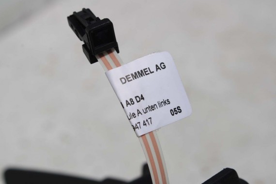 AUDI A8 LISTWA PROGOWA 4H1867271F 4H1867272F WEWNĘTRZNA SŁUPEK A dolny podświetlana 4H1867271M 4H1867272M 4H1867271C 4H1867272C