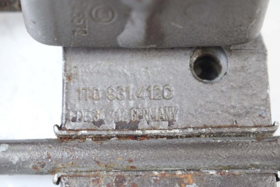 VW TOURAN ZAWIASY ZAWIAS DRZWI 1T0833412A 1T0833411A 1T0833412A 1T0831412C 1T0831412A 1T0833411C 1T0833412C 1T0833412A 1T0833412