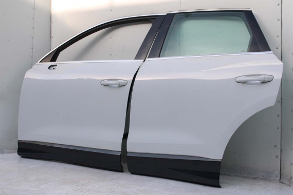 AUDI Q3 II 83A DRZWI LEWE PRZÓD + TYŁ STRONA LEWA przednie + tylne 2 sztuki 2Y2Y LS9R Gletscherweiss Biały 83A831051 83A833051