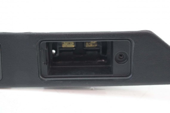 AUDI LAMPKI OŚWIETLENIE REJESTRACJI 8E0827574C 8E0 827 574 LISTWA Z LAMPKAMI TYLNEJ TABLICY REJESTRACYJNEJ 8E0827574C 8E0827574