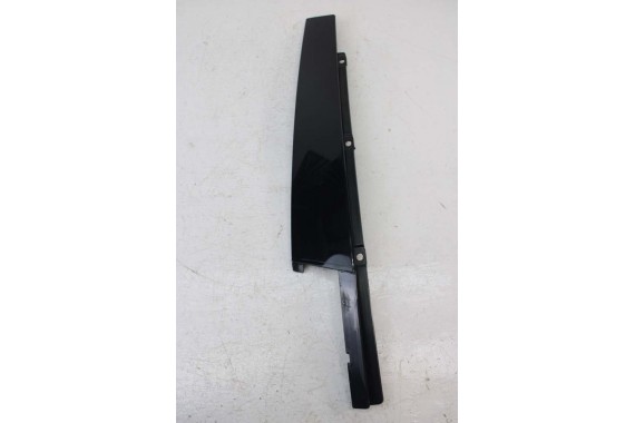 AUDI A4 8W  LISTWA DRZWI 8W0837902 8W0839902 8W0837638A drzwiowa przód przednia SŁUPEK B 8W0837902A