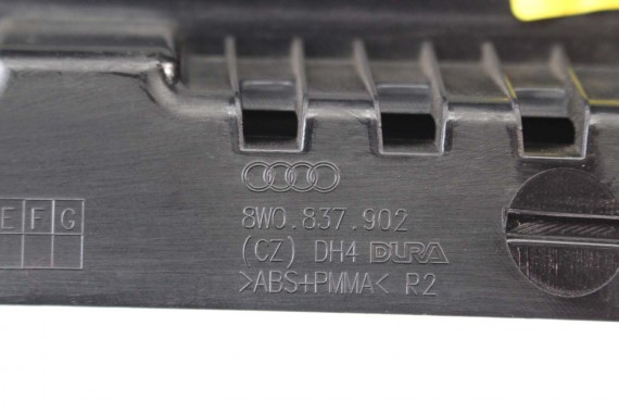 AUDI A4 8W  LISTWA DRZWI 8W0837902 8W0839902 8W0837638A drzwiowa przód przednia SŁUPEK B 8W0837902A