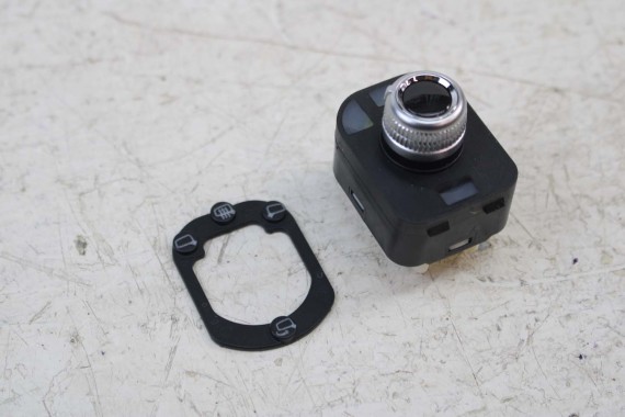 AUDI A4 A5 Q5 GAŁKA REGULACJI LUSTEREK 8K0959565E 8K0959855F 8K0 959 565 E STEROWANIA LUSTERKAMI PRZEŁĄCZNIK LUSTERKA 8K 8T 8F
