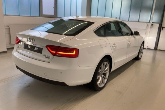 AUDI A5 SPORTBACK DRZWI PRAWE PRZÓD + TYŁ STRONA PRAWA przednie + tylne 2 sztuki 8T 8T8 T9T9 LY9C Biel Biały 8T8831052 8T8833052