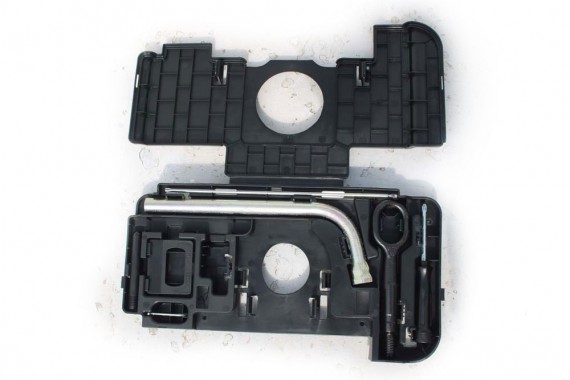 AUDI A5 SPORTBACK 8T8813685 KLUCZ DO KÓŁ + ETUI + ŚRUBOKRĘT + hak ucho 8K0805615 8N0012219 8Z0012255 Schowek z Narzędziami