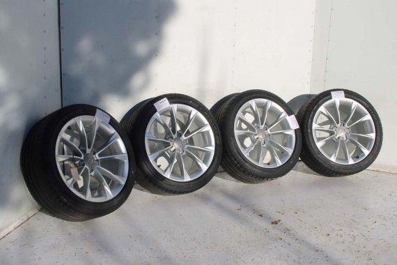 AUDI A4 A5 FELGI 18 cali OPONY KOŁA felga 8T0601025CA 8.5J*18H2 ET29 opona DUNLOP SP SPORT MAXX 245/40/18 93Y lato 8T0601025