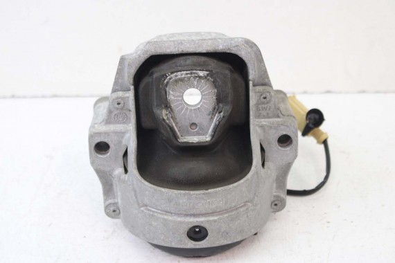 AUDI A4 A5 PODUSZKA ŁAPA SILNIKA 8R0199381AN 8R0199381B lewa prawa strona 2 sztuki 8R0 199 381 8R0199381AJ 8R0199381AN 8R0199381