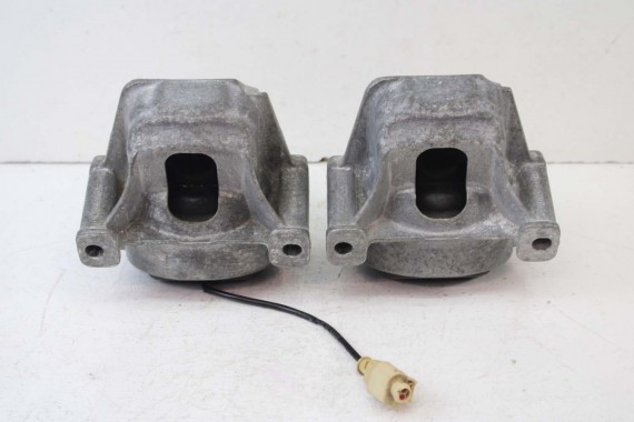 AUDI A4 A5 PODUSZKA ŁAPA SILNIKA 8R0199381AN 8R0199381B lewa prawa strona 2 sztuki 8R0 199 381 8R0199381AJ 8R0199381AN 8R0199381