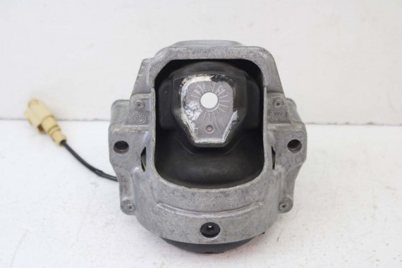 AUDI A4 A5 PODUSZKA ŁAPA SILNIKA 8R0199381AN 8R0199381B lewa prawa strona 2 sztuki 8R0 199 381 8R0199381AJ 8R0199381AN 8R0199381