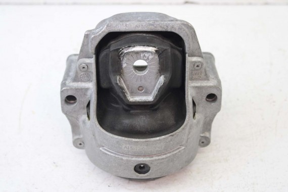 AUDI A4 A5 PODUSZKA ŁAPA SILNIKA 8R0199381AN 8R0199381B lewa prawa strona 2 sztuki 8R0 199 381 8R0199381AJ 8R0199381AN 8R0199381