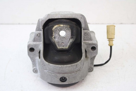 AUDI A4 A5 PODUSZKA ŁAPA SILNIKA 8R0199381AN 8R0199381B lewa prawa strona 2 sztuki 8R0 199 381 8R0199381AJ 8R0199381AN 8R0199381