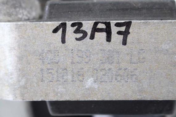 AUDI A6 PODUSZKA ŁAPA SILNIKA 4G0199381LG 4G0199381LH lewa prawa strona 2 sztuki 4G0199381K 4G0199381L 4G0199381KK 4G0199381KL