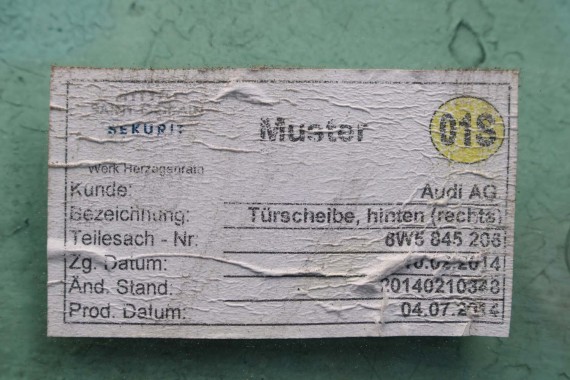 AUDI A4 SEDAN SZYBA DRZWI PRAWE 8W5845206 tył  8W5 845 206 prawa tylna kolor E1 zielony drzwiowa rok produkcji 2014 8W5845206