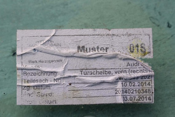 AUDI A4 SZYBA DRZWI PRAWE 8W0845202 prawa przód przednia 8W0 845 202 pasażera rok 2014 kolor E1 AS2 zielony drzwiowa 8W0845202