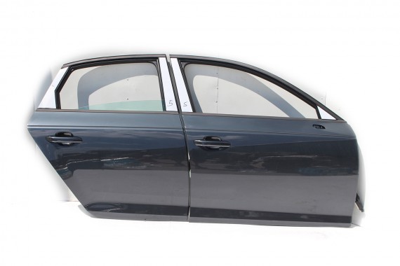 AUDI A4 SEDAN DRZWI PRAWE PRZÓD + TYŁ STRONA PRAWA przednie + tylne 2 sztuki 2 szt. 8W B9 szary LX7R 0C0C8W0831052 8W5833052