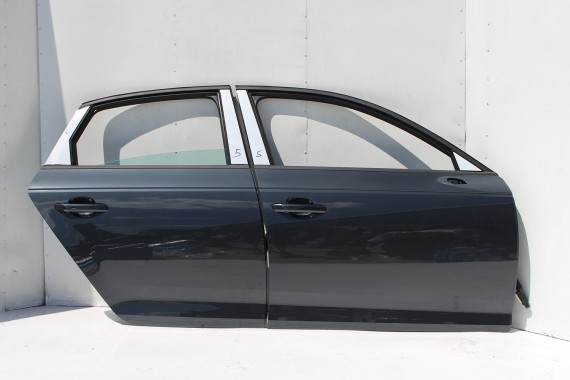AUDI A4 SEDAN DRZWI PRAWE PRZÓD + TYŁ STRONA PRAWA przednie + tylne 2 sztuki 2 szt. 8W B9 szary LX7L H1H1 8W0831052 8W5833052