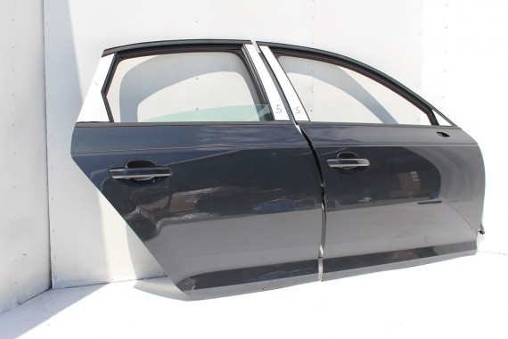 AUDI A4 SEDAN DRZWI PRAWE PRZÓD + TYŁ STRONA PRAWA przednie + tylne 2 sztuki 2 szt. 8W B9 szary LX7L H1H1 8W0831052 8W5833052