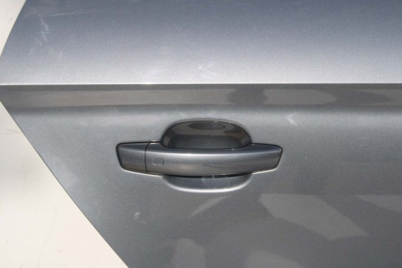 AUDI A3 SEDAN LX7R DRZWI PRZÓD + TYŁ STRONA PRAWA 8V przednie tylne 2 sztuki 8V5 Kolor 0C0C LX7R szary 8V5831052 8V5833052