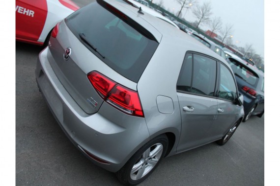 VW GOLF 7 VII  ZNACZEK 5G6827469C emblemat rączka otwierania TYŁ klapy zamek 5G6827469B czarny połysk chrom 5G6827469D 5G6827469