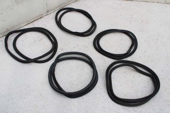 AUDI A3 SEDAN USZCZELKA DRZWI 8V5833721 8V5833721A 8V5831721 8V0823723 8V5 833 721 8V5831721 8V5833721A 8V5833721 8V5833721A 8V