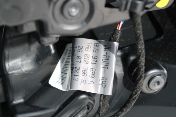 AUDI A3 SEDAN BOCZEK BOCZKI DRZWI drzwiowe tapicerka skóra kolor czarny 8V 8V5867303 8V5867304 8V5867305 8V5867306 8V5 867 303