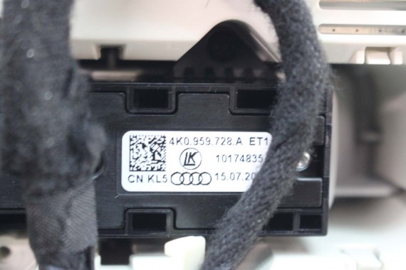 AUDI Q2 Q3 LAMPKA PODSUFITKI 81A947135T 81A 947 135 T oświetlenie kabiny ET1 srebrny 81A947135T F3 A1 82A 81A947135T 81A947135T