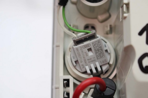 AUDI Q2 Q3 LAMPKA PODSUFITKI 81A947135T 81A 947 135 T oświetlenie kabiny ET1 srebrny 81A947135T F3 A1 82A 81A947135T 81A947135T